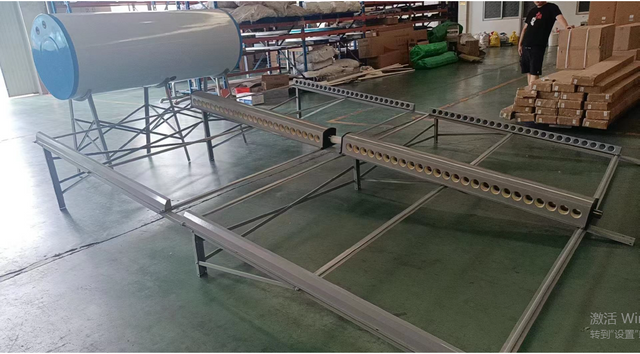 سخان مياه بالطاقة الشمسية سعة 1000 لتر بدون ضغط 